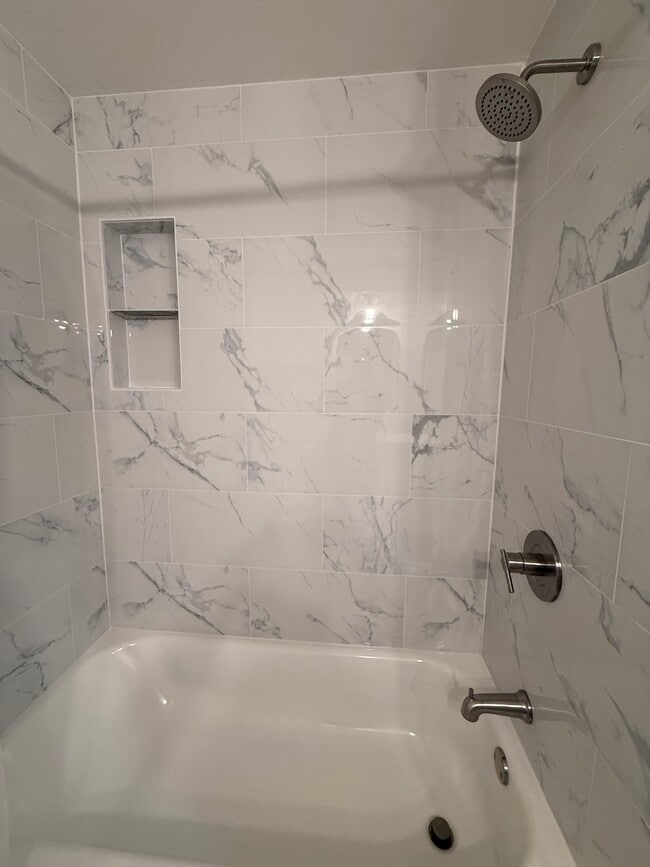 Building Photo - 1481 Barry St