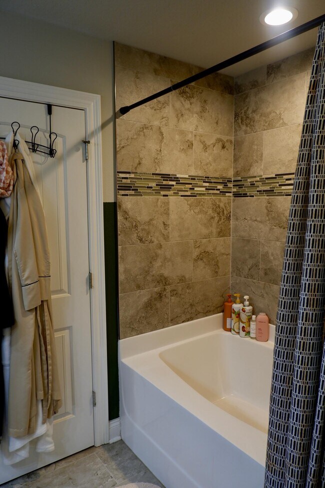 Building Photo - 6841 Nelson St