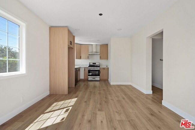 Building Photo - 21007 Saticoy St