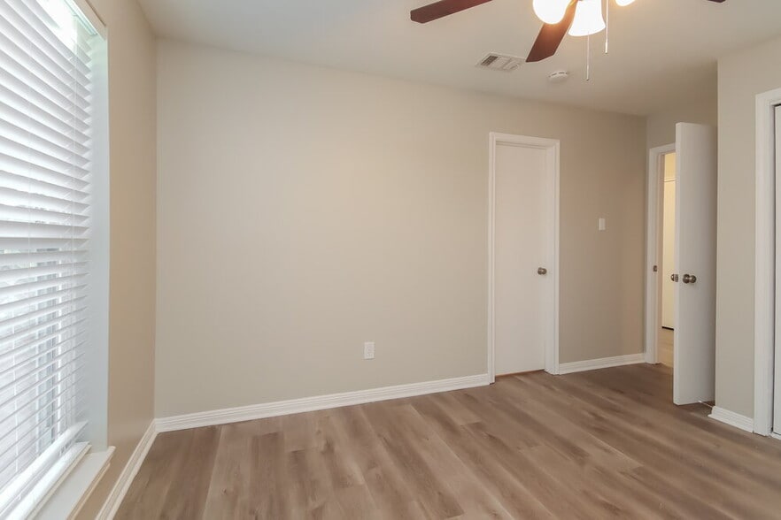 Building Photo - 8506 Deer Meadow Dr