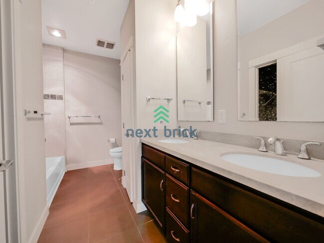 Building Photo - Beautiful 2 Bed 2 Bath for Rent with desig...