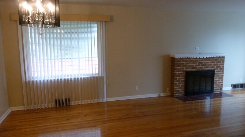 Building Photo - 825 E 35th Ave