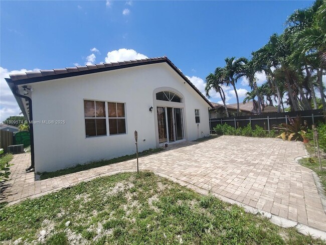 Building Photo - 15435 SW 24th Terrace