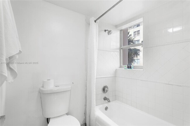 Building Photo - 9440 W Bay Harbor Dr