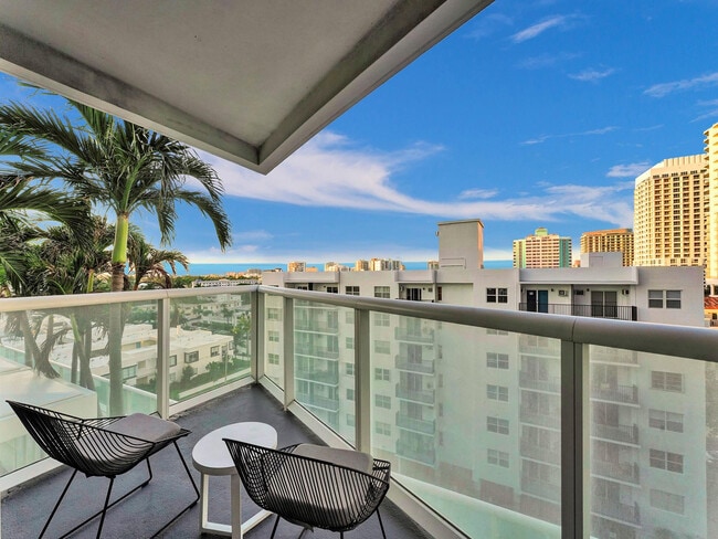 Building Photo - 3101 Bayshore Dr