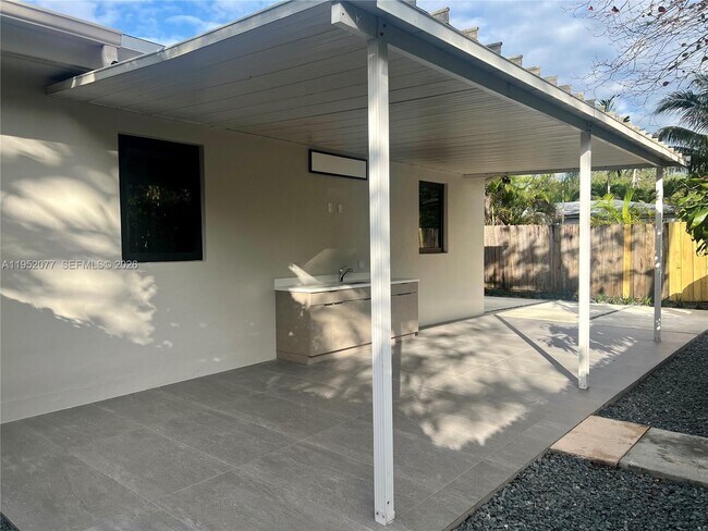 Building Photo - 3532 Thomas Ave