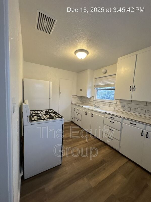 Building Photo - 706 N Jacob St