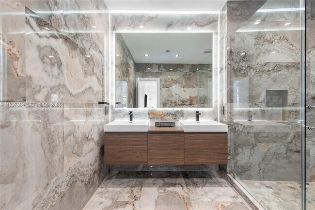 Building Photo - 1544 Michigan Ave