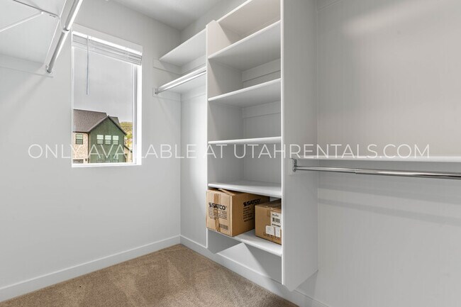 Building Photo - 1786 N 180 E