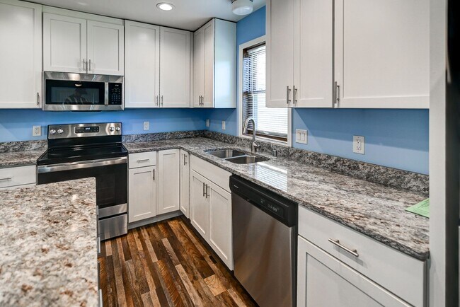 Building Photo - Broadway Drive - Sun Prairie