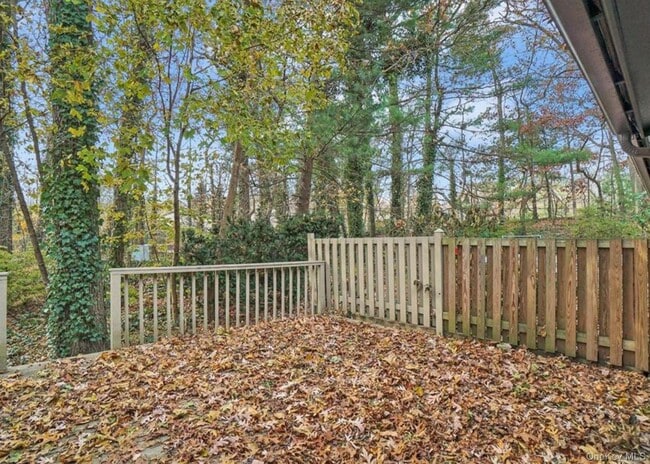 Building Photo - 277 Vista Dr