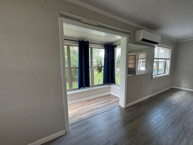 Building Photo - Charming 1-Bedroom, 1-Bath Home Near Downt...
