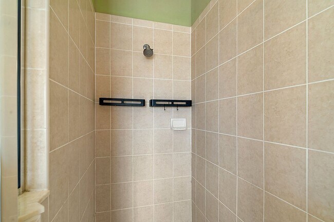 Building Photo - Gorgeous 3-Bedroom, 2-Bath in Bright Water...