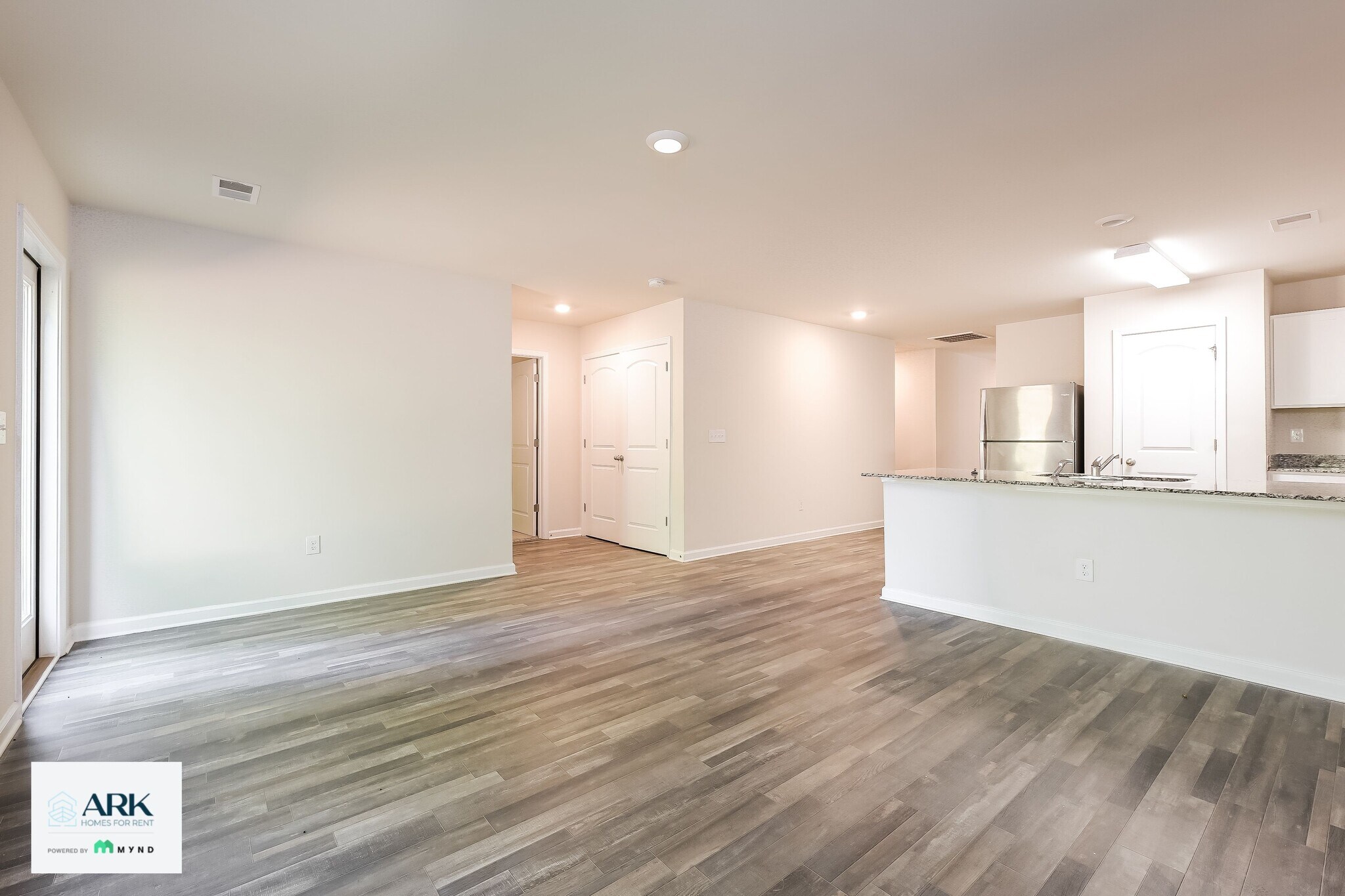 Building Photo - 161 Queens Cir