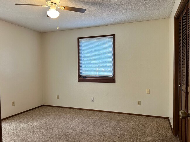 Building Photo - 38355-38385 Weirich Dr