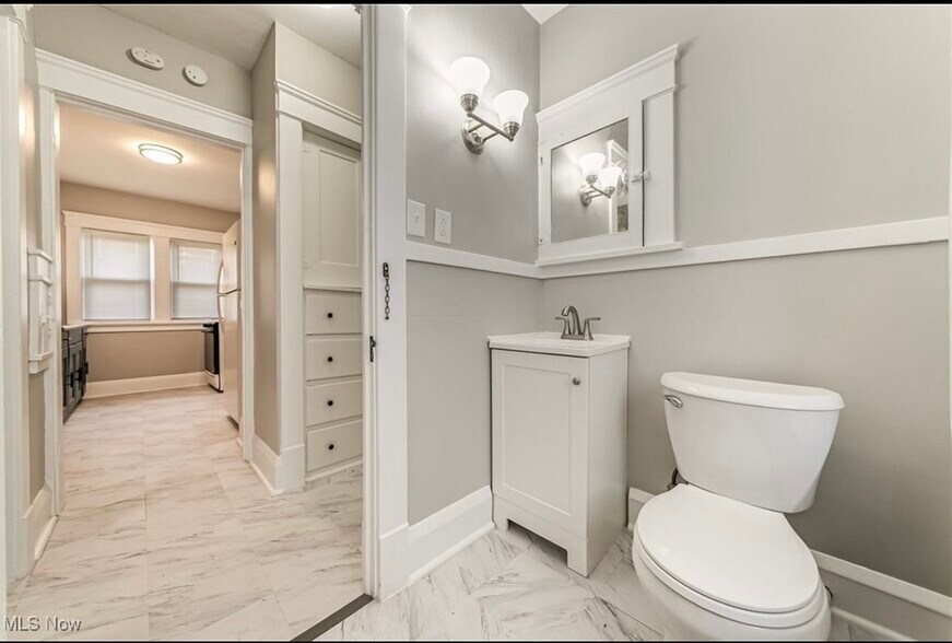 Building Photo - 2206 Lewis Dr