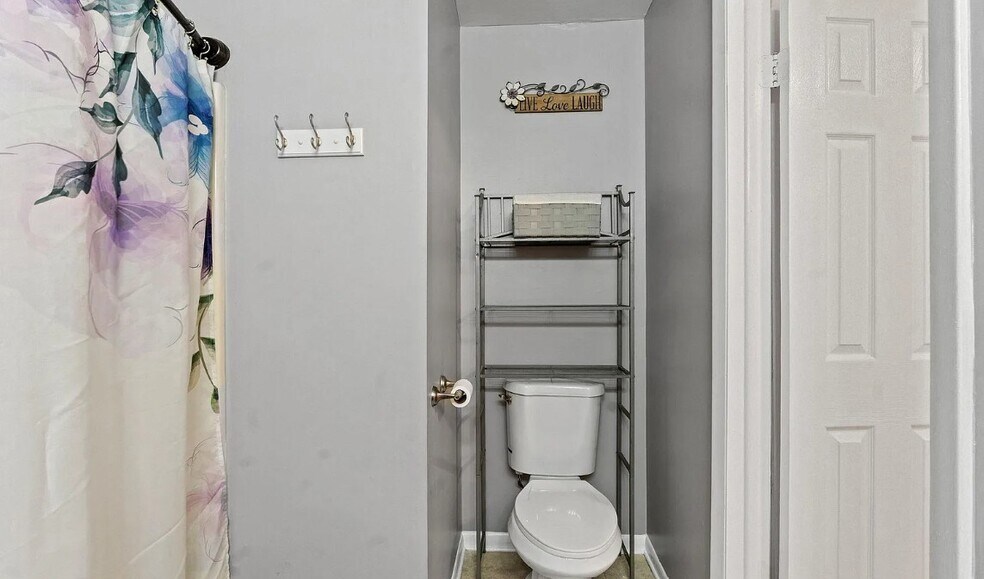 Building Photo - 6 Heartwood Ct