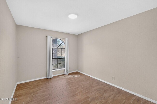 Building Photo - 7419 Mission Viejo Dr