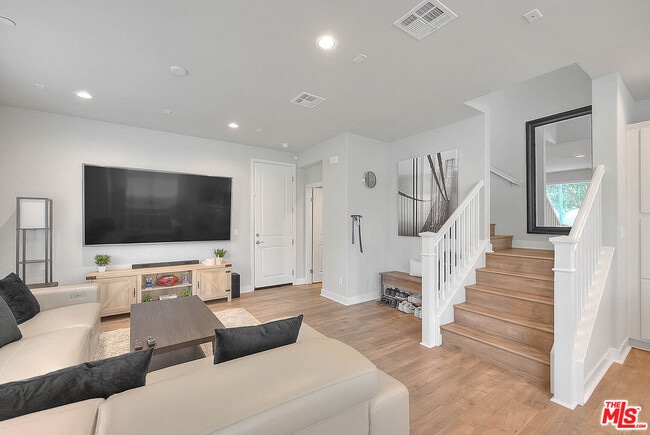 Building Photo - 629 Daniel Freeman Cir