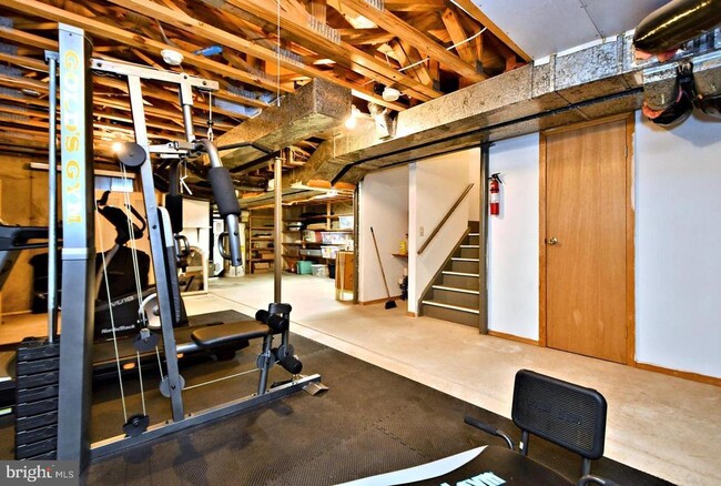 Building Photo - 518 Country Club Dr