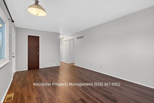 Building Photo - Spacious Florissant Home with Finished Basement & Bar