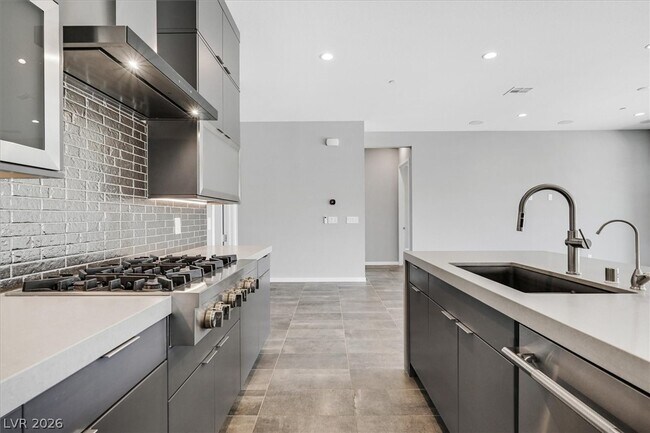 Building Photo - 3367 Stone View Ave