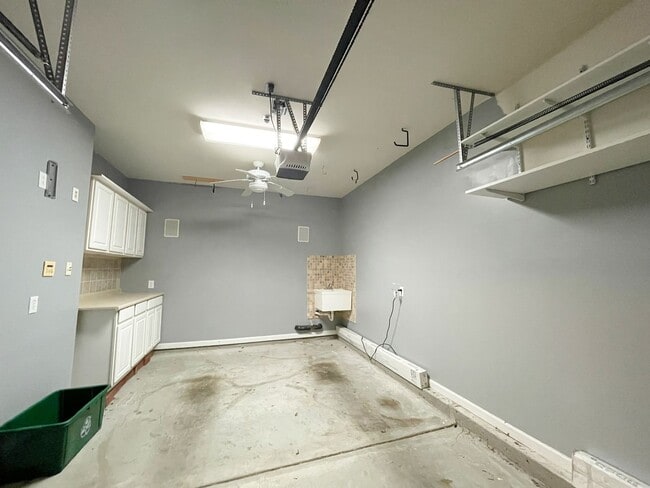 Building Photo - South Park Townhome for Immediate Move-in