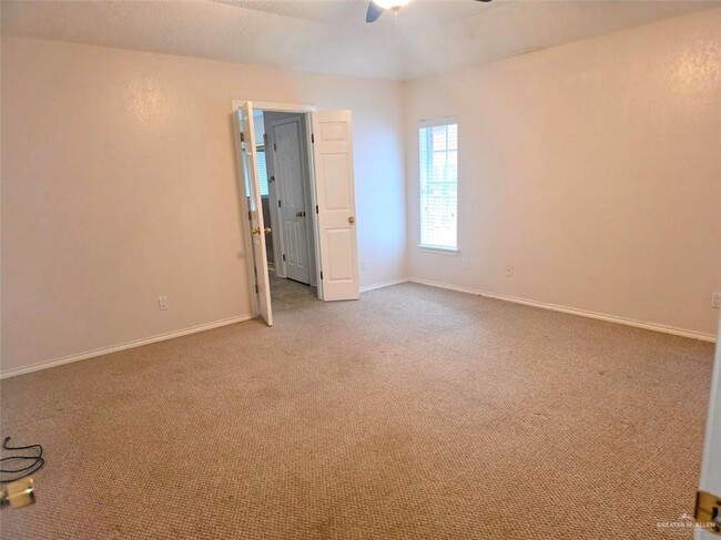 Building Photo - 28 Warbler Ave