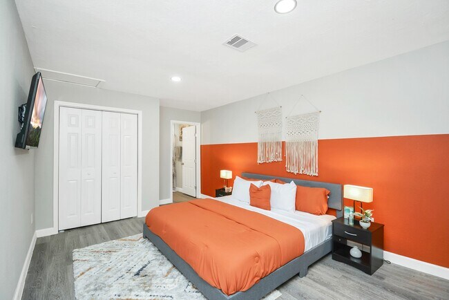 Building Photo - 4710 Paradise Ln