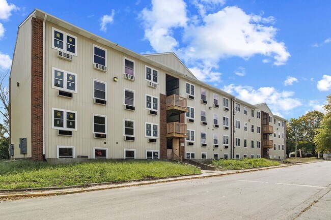 Building Photo - Fully Renovated!