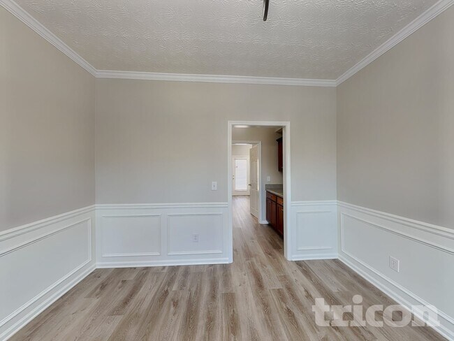 Building Photo - 1055 Crown Landing Pkwy