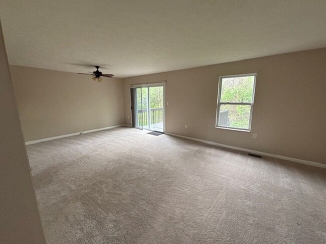Building Photo - 3 Bedroom/2.5 Bath Townhome in Export, PA