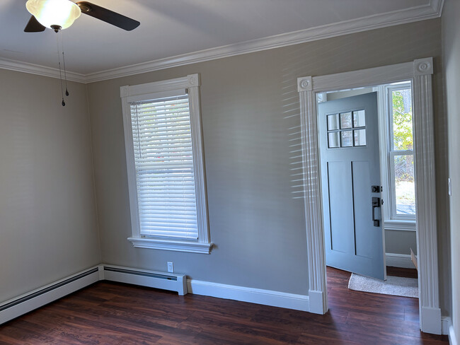 Living Room - 1st Floor - 210 Echo Lake Rd