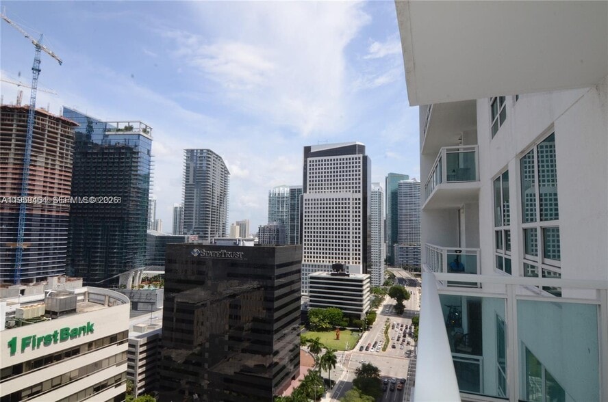 Building Photo - 951 Brickell Ave