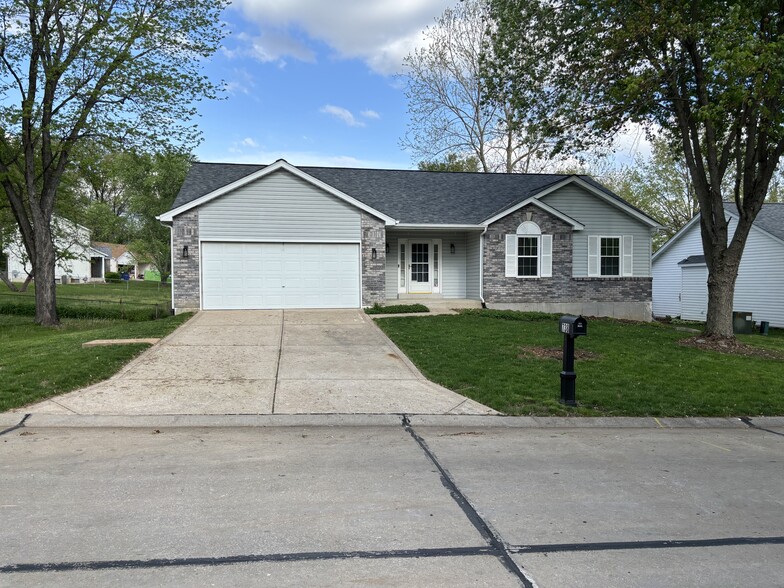 Building Photo - 738 Starlight Dr