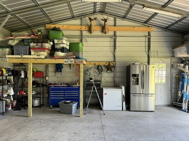 Building Photo - Large Property - No HOA!! - Just outside o...