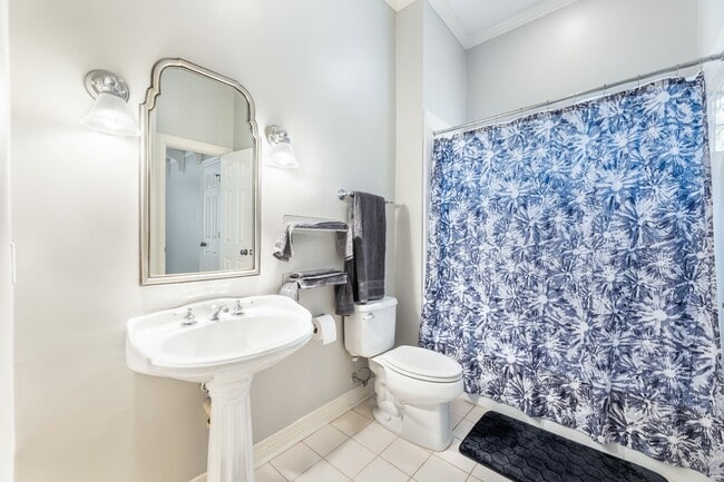 Building Photo - 10 Acorn Cluster Ct