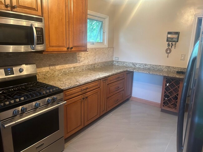 Building Photo - Charming and Spacious Home for Rent in Exclusive Peterson Park Neighborhood