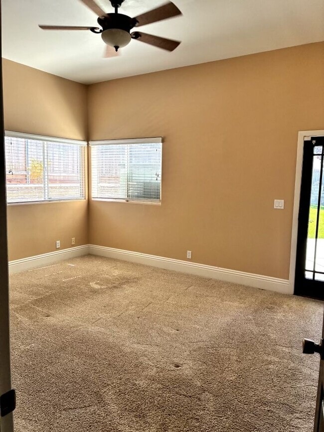 Building Photo - Coastal Living Awaits