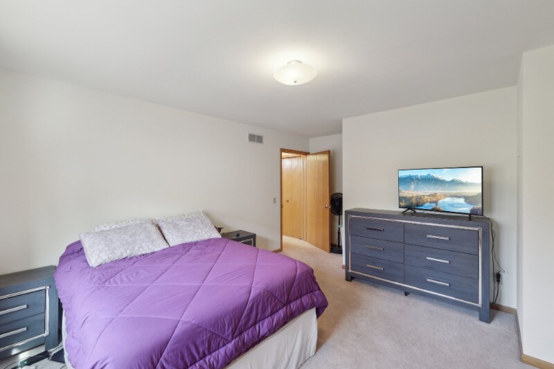 Building Photo - 1214 N High Point Rd