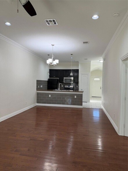 Building Photo - 398 Mesa Dr