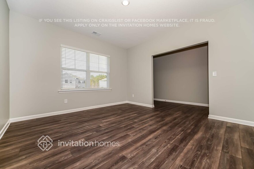 Building Photo - 800 Gelderland Dr