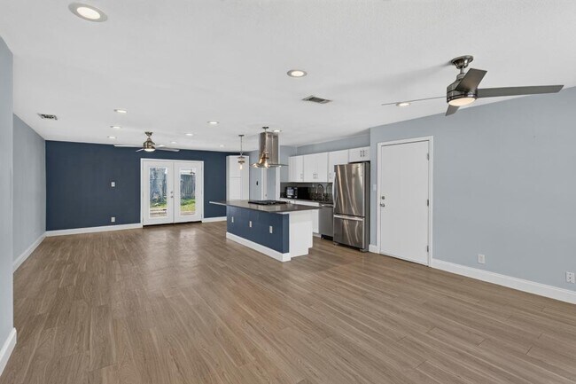 Building Photo - 8602 Colonial Dr
