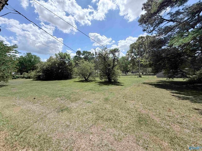 Building Photo - 2205 Glen Iris Rd NW