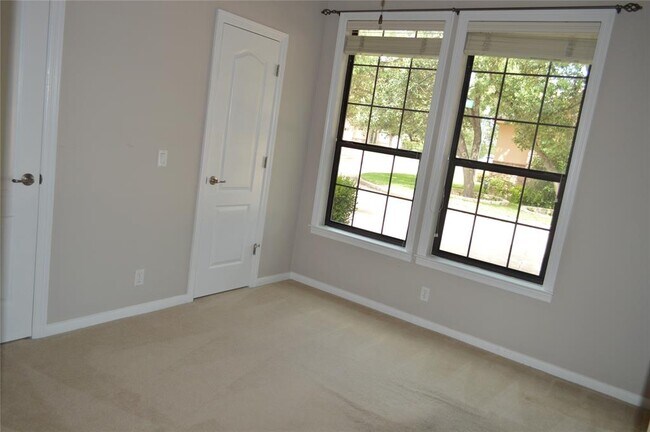Building Photo - 4200 Dot Dr