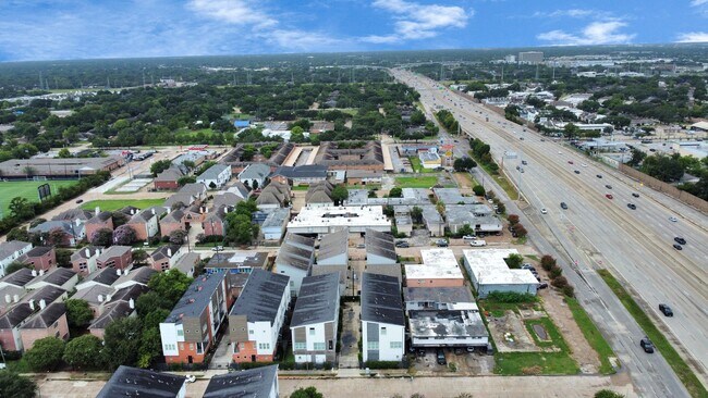 Building Photo - 9614 Riddlewood Ln