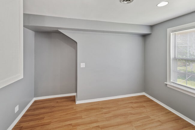 Building Photo - 14336 Harrison Ave