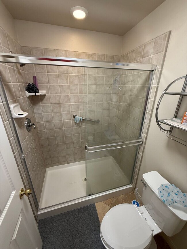 Building Photo - Beautifully Maintained 3-Bedroom Plus Offi...