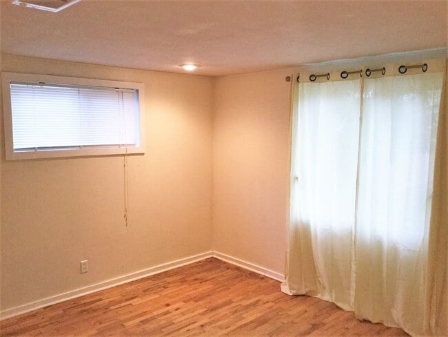 Building Photo - West University 6 bedroom/3 bath with two ...