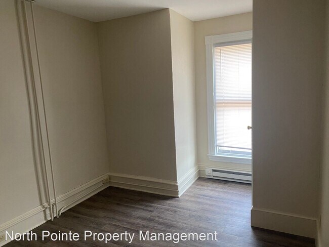 Building Photo - 1 br, 1 bath House - 624 E. King St. Apt. 4